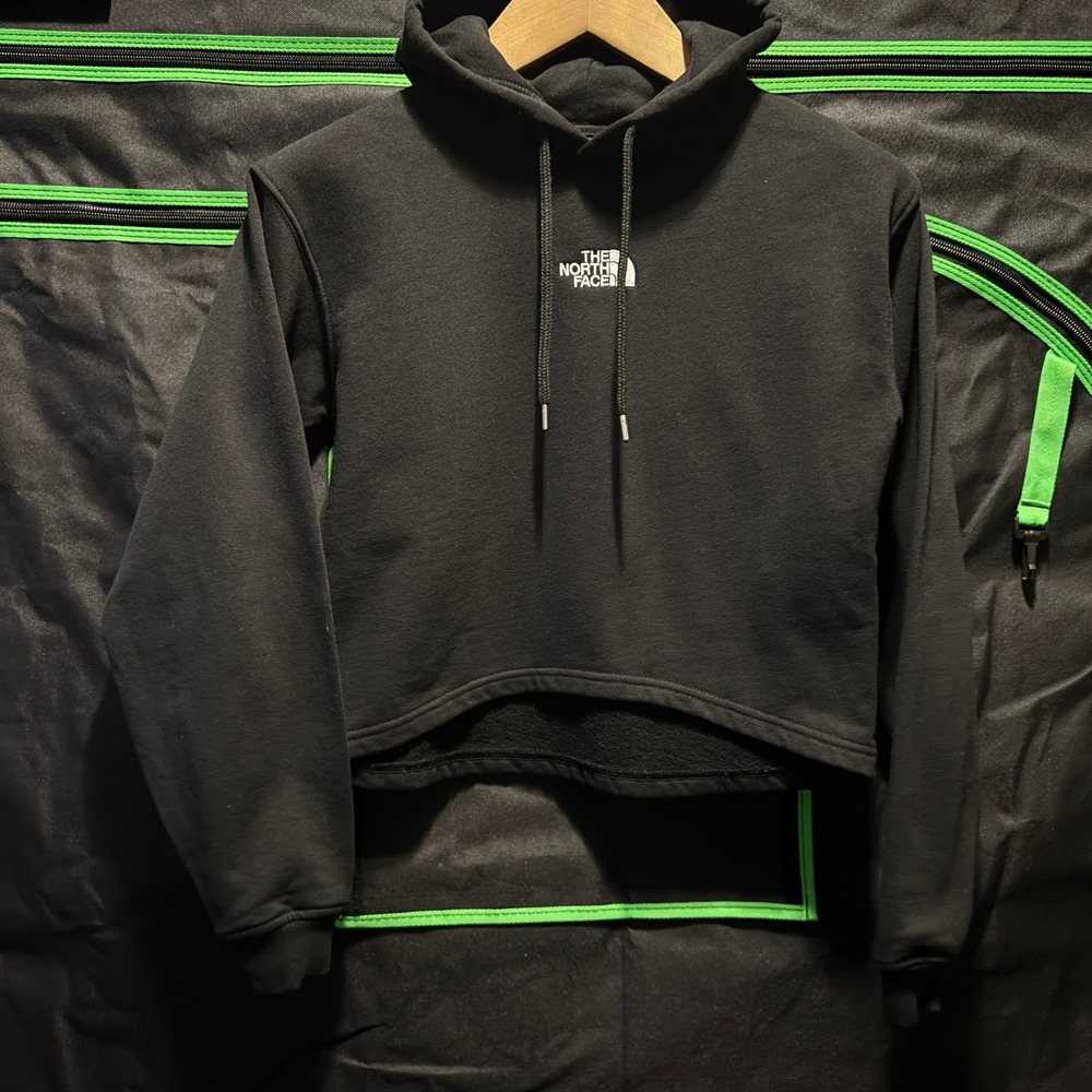 Size XS -  North Face Women Black Cropped Hoodie Sweatshirt Logo NF0A4M8X